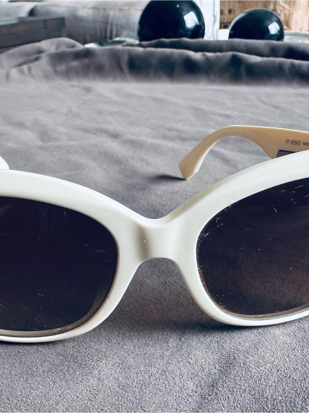 Fendi Oversized Cream Frame Sunglasses with Dark Lenses - Picture 5 of 5